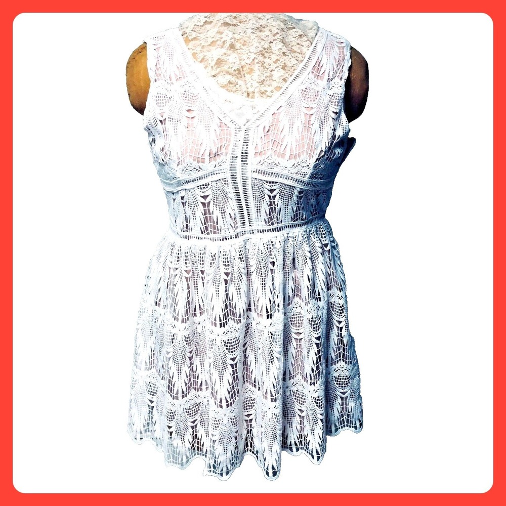 LUCCA White Lace Dress Women's M Nude Lining‎ V-Neck Zipper Party Dance Date NWT